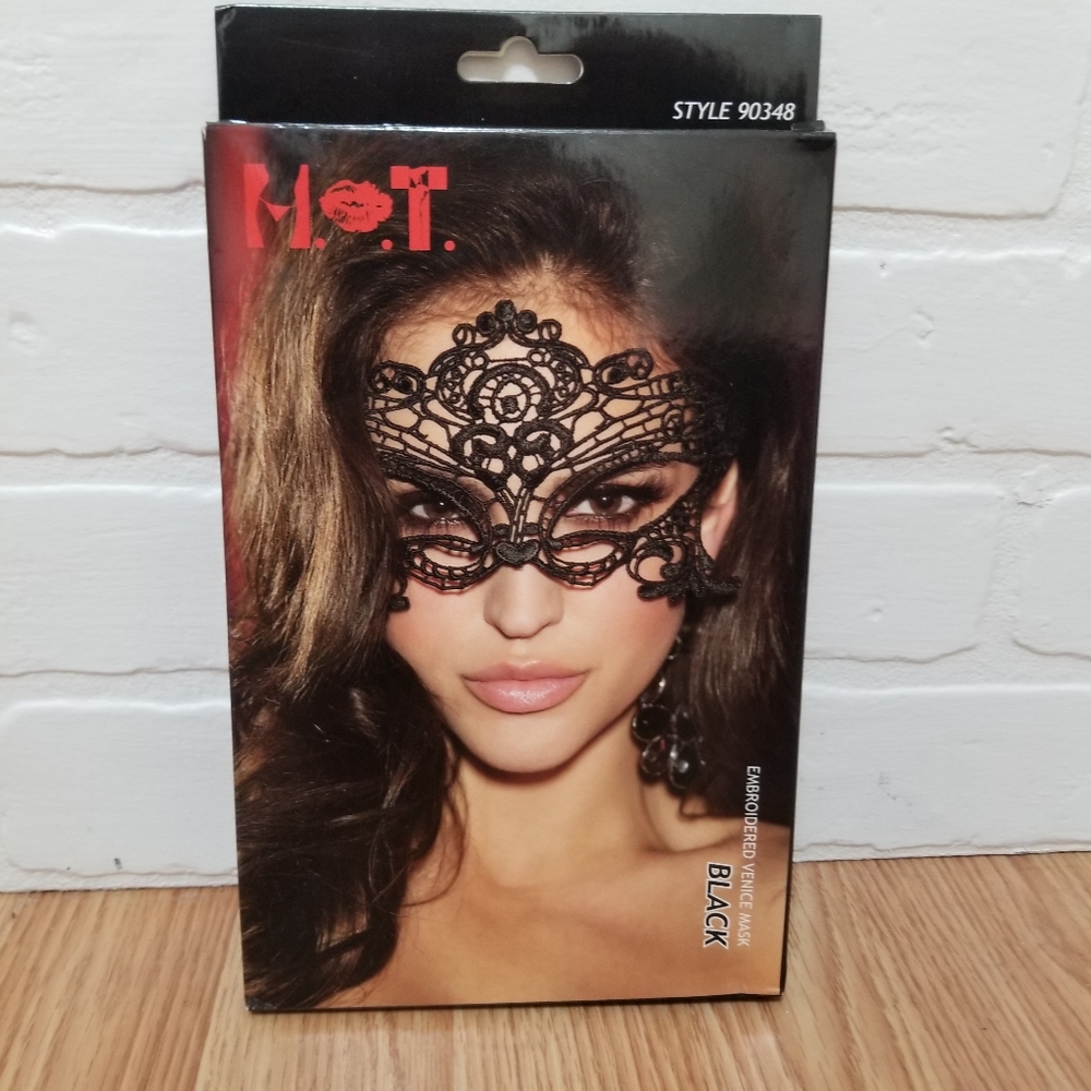 2 lace eyemask in black